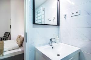 Very Central Cozy & Modern Studio