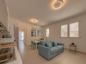 Beachfront with AC & Private Parking by Host Hero