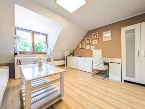 Swing & Serenity Apartment by BookingHost