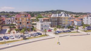 Fronte mare & parcheggio privato by Host Hero