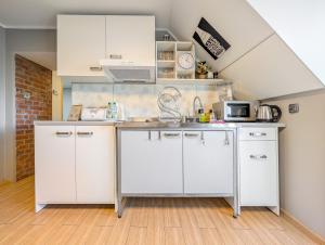 Swing & Serenity Apartment by BookingHost