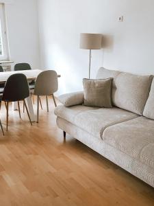 DoreyHome HN1 - Stilvolles Apartment zentral in Heilbronn - 7 Personen - WLAN - 3hvězdičkové hotely ve městě Heilbronn