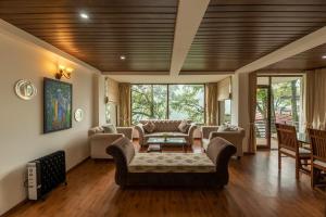 Pine Wood 2BHK Apartment Close to Naini Lake