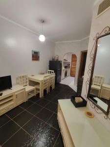 Tonys Privy Beds by Red Sea