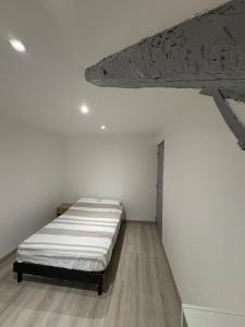 Appartement rénové en centre-ville avec terrasse