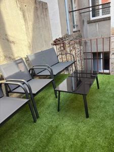 Appartement rénové en centre-ville avec terrasse