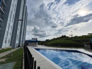 Monteazul1206- Lindo y amplio apartamento con piscina gym