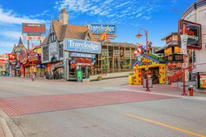 Travelodge by Wyndham Niagara Falls At the Falls