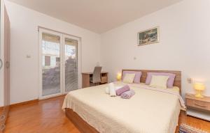 3 Bedroom Cozy Apartment In Ugrinic 