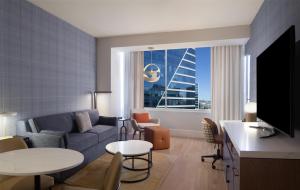 Deluxe King Studio Suite room in Hilton Dallas/Plano Granite Park