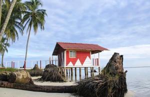 Cabaña sobre el mar de las islas de San blas Yansailadub