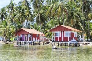 Cabaña sobre el mar de las islas de San blas Yansailadub