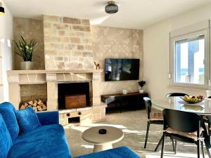 Bay view apartment with pool & sea view