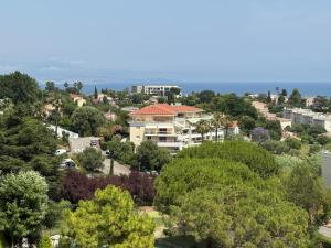 Appartements 3 pieces Antibes, clim, vue mer, piscine et parc : photos des chambres