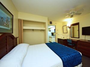 2 Room Oceanfront Efficiency Suite with 3 Queen Beds - T2