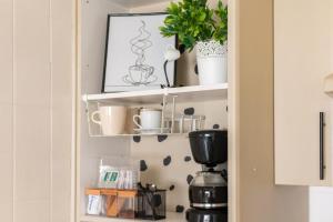 SEA VIEW, 5min BEACH, WiFi, POOL, CITY CENTER, DOLPHIN EXCURSIONS, KIDS FRIENDLY