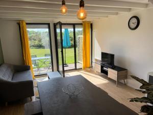 Charmant appartement T3 avec terrasse en rez de jardin sur le Golf e LOdet