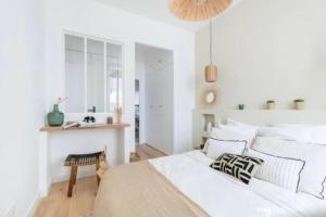 Bright 47 M2 With Nice Terrace Hypercenter