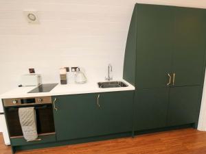 Bumblebee Glamping Pod