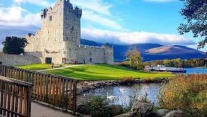 Shangri-La Large Family Townhouse free carpark