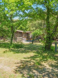 Hotels Lodges en Provence - Ecogites & Restaurant insolites : Cottage Lodge Supérieur avec Climatisation (4 Adultes et 1 Enfant)