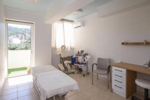 Antonis Apts, Physio Fitness Retreats