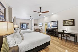 Catalina Courtyard Suites