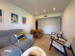 MUL001 Bright 2 bedroom Apartment with Pool View