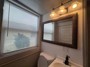 Downtown, 5-bed, 3-bath, 3-level