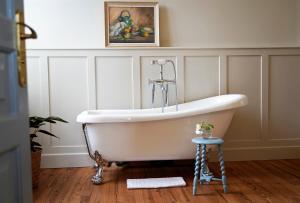 Chateau de Pomiro chambres dhôtes et gîte