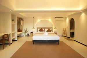 Baan Sabai Pattaya beachfront pool resort villa