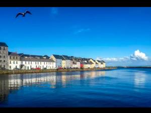 2 bedroom deluxe Galway city centre location location Free parking