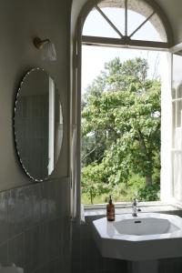 Chateau de Pomiro chambres dhôtes et gîte