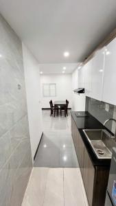 Hao Nam Apartment by Dapano