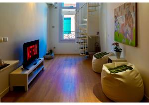 Spiral-Loft, Santo Apartment