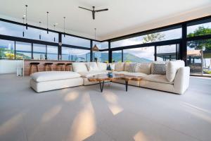 New Luxury! Panoramic Views-pool-private-gated