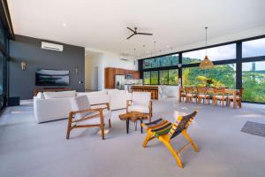 New Luxury! Panoramic Views-pool-private-gated