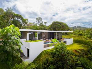 New! Modern-luxury-3 Suites-pool-ojochal-100mbps