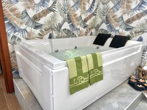 Dimora Lilibeo Jacuzzi Suite