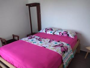 Apartamento cómodo con piscina y vista a la montaña