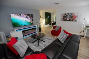 Historic Retreat on Eola + Private Hot Tub + Grill