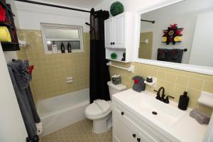 Historic Retreat on Eola + Private Hot Tub + Grill