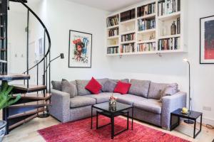 2BR Flat for 6 Guests near Hyde Park and 4 Min Walk to Paddington Station