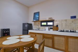 Wooden Charm 1BR Apartment with Pool at Balangan