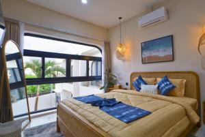 Wooden Charm 1BR Apartment with Pool at Balangan
