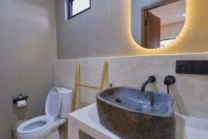 Wooden Charm 1BR Apartment with Pool at Balangan