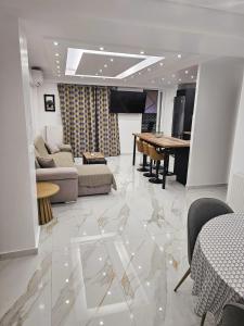 Jennys Dream Home II Athens Lux 2BR Apt, Hot Tub, CBD, Fast WIFI, Netflix