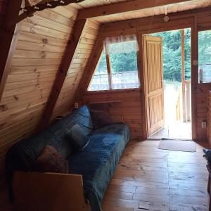 Przytulny domek na skraju lasu