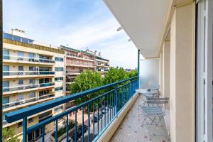 4 persons - center - clim - 2 mins of beach - JUAN LES PINS - beach and sun