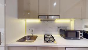 Vacationer Holiday Homes I Peaceful Studio l Modern Gym & Pool Facilities l Close to Downtown Dubai